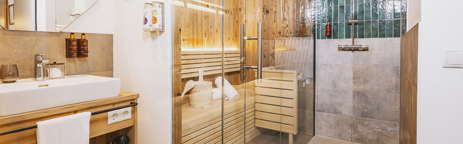 Zimmer mit Sauna im Hotel Nikolaus by AvenidA in Zell am See