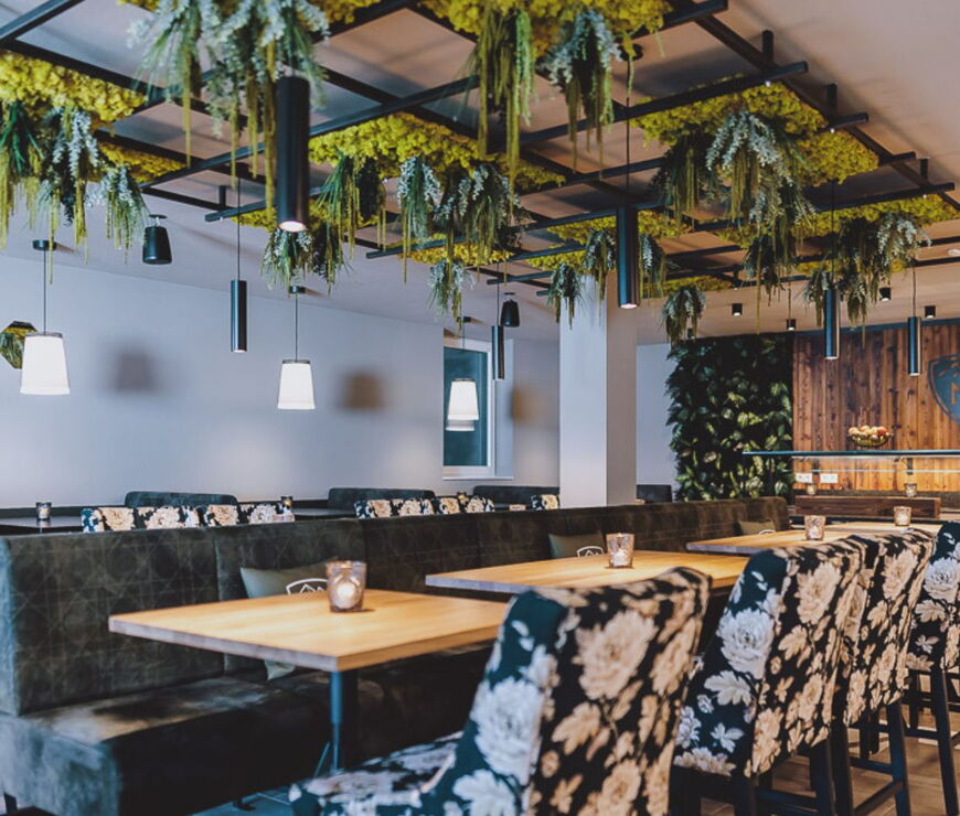 Breakfast room of the Hotel Nikolaus by AvenidA in Zell am See